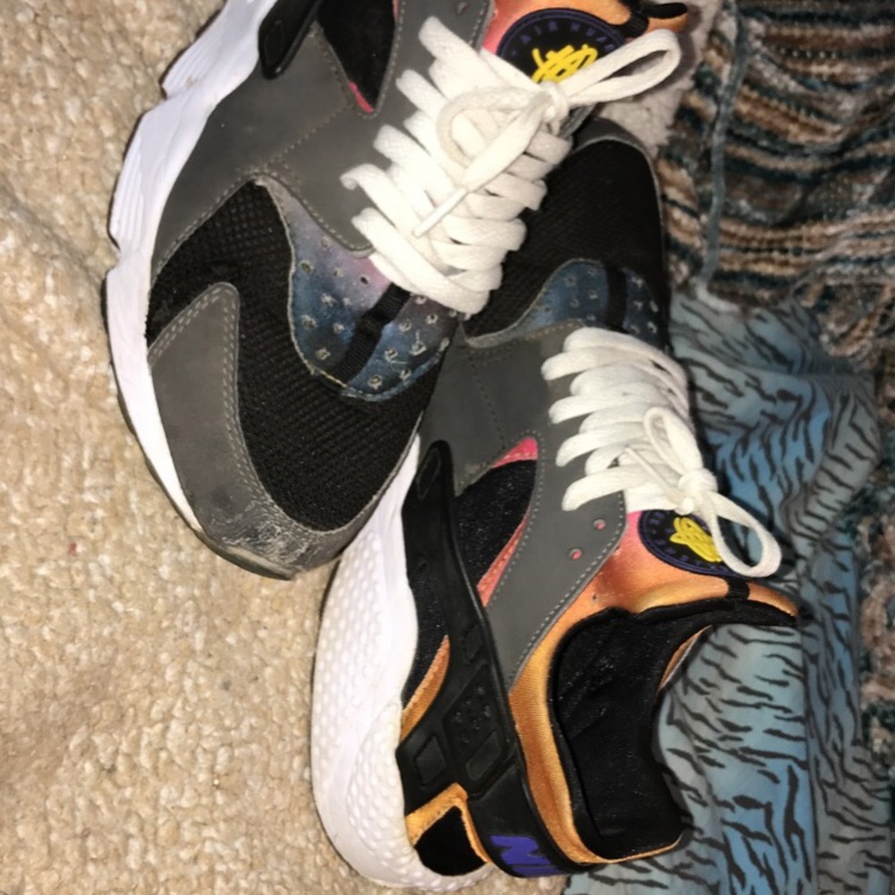 Shoes - Picture 2 of 8